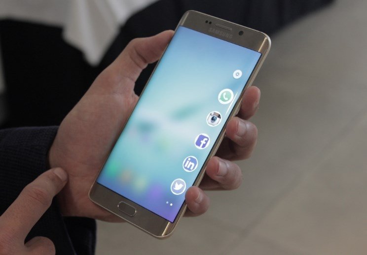 Acceso a las aplicaciones preferidas desde el borde con Apps edge