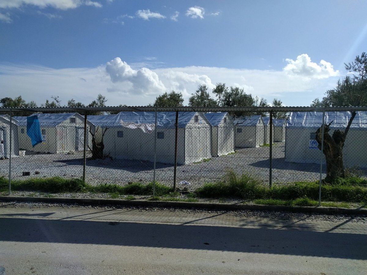 Afueras del campamento de refugiados en Lesvos, hoy en día.