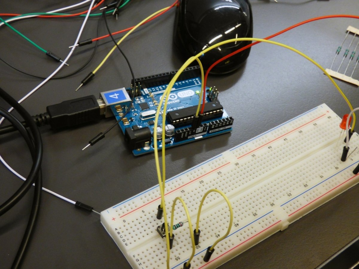 Algunos microcontroladores como Arduino se usan en robótica