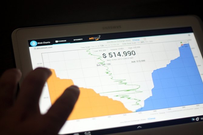 El Bitcoin está totalmente descentralizado, no hay una autoridad que regule extractos