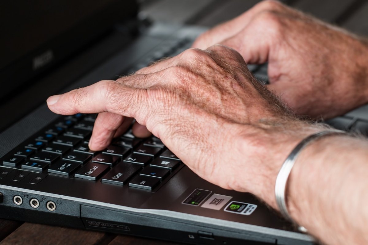 El «hombre tecnológicamente más analfabeto que queda en pie» no parece muy confiable