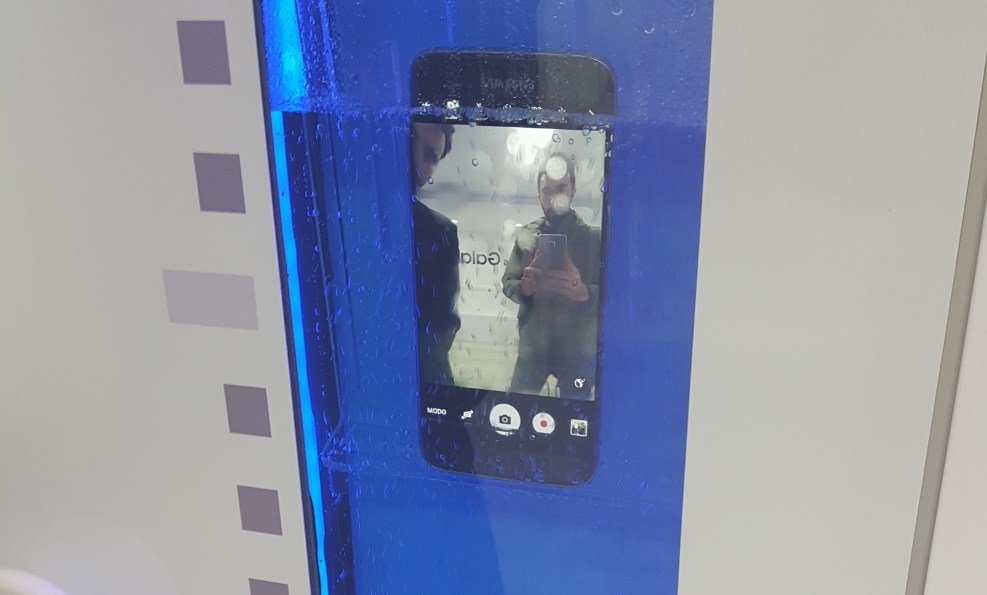 El Samsung Galaxy S7 sumergido sacando selfies