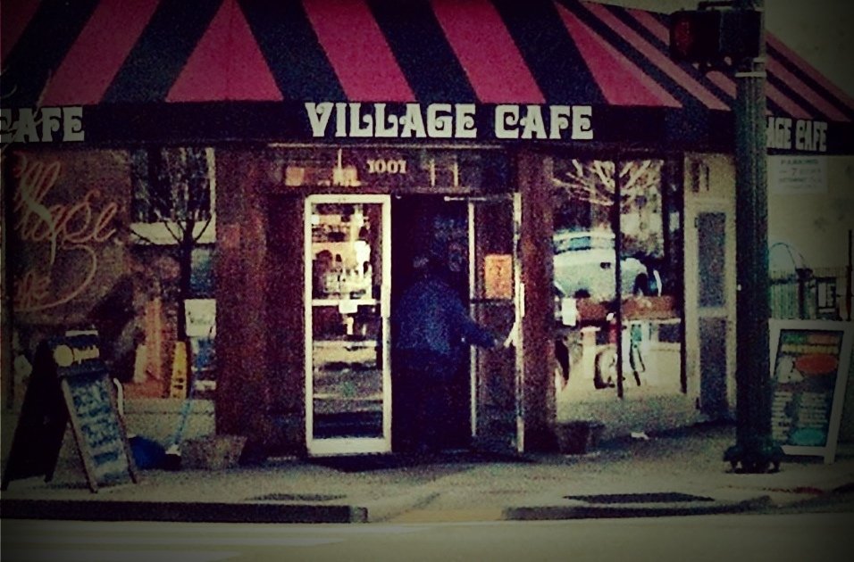 Escaparate de The Village Café, sitio donde tuvo lugar el hurto.