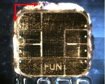 Este es el chip FUN usado para hackear las tarjetas soldado al chip original