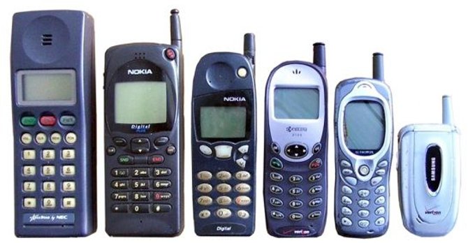 Evolución del móvil. Durante años tendió a disminuir su tamaño.