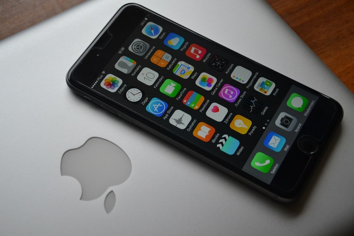 iPhone 6 y MacBook
