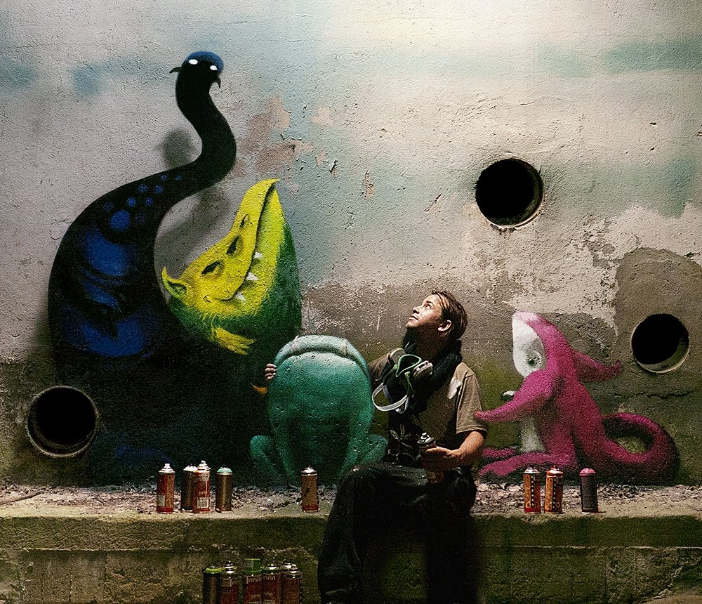 Kim Kwacz con sus monstruos