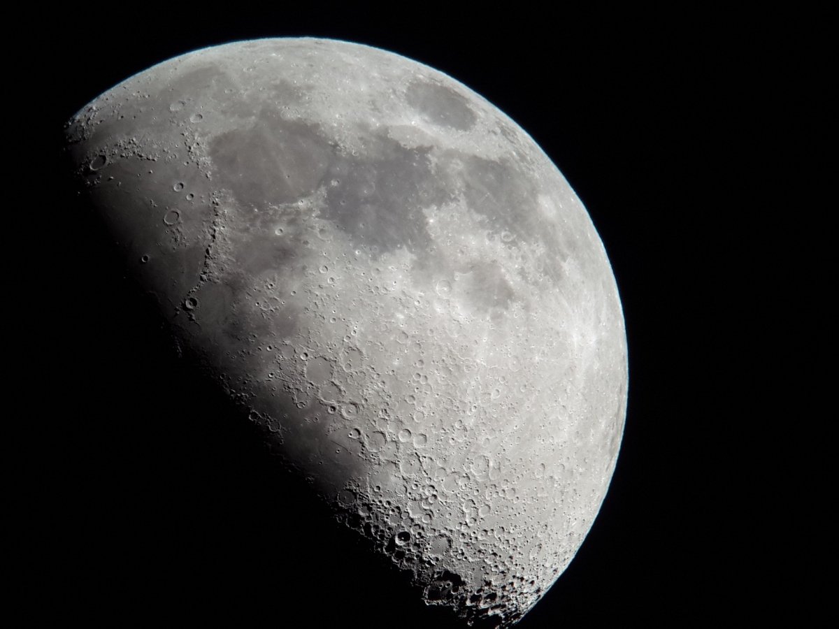 La faz de la luna se vería alterada por un anillo artificial tan grande como su Ecuador