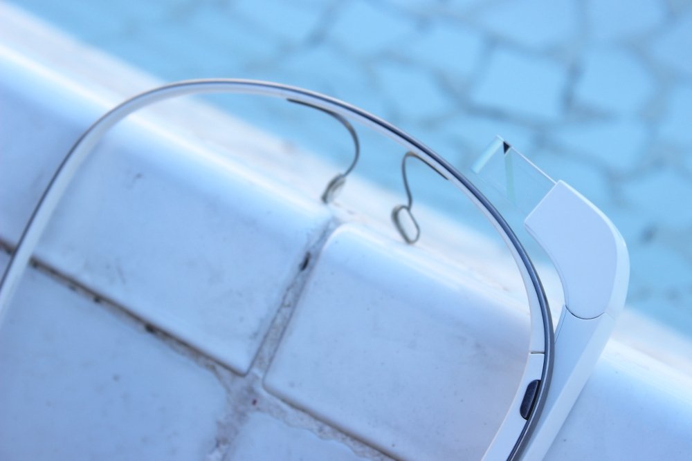 La parte delantera de las Google Glass en detalle
