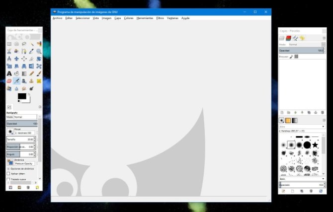 Las herramientas en GIMP están separadas del lienzo sobre el que dibujamos