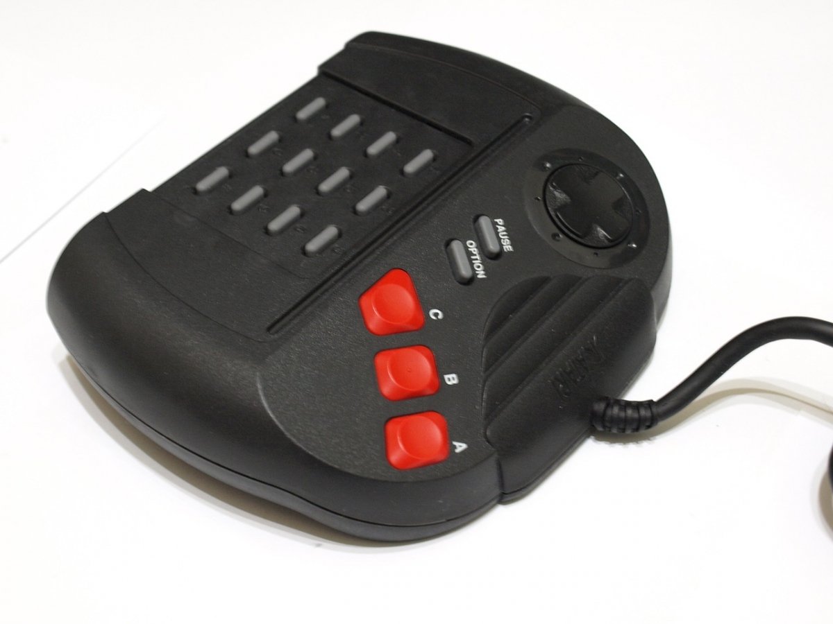 Mando original de la Atari Jaguar