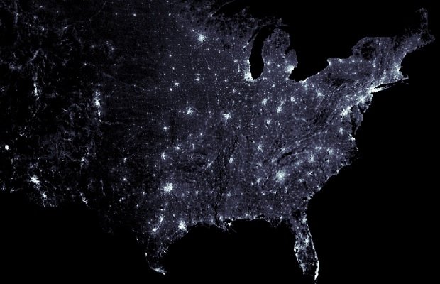 Mapa de EE.UU. donde se observa las zonas más pobladas en blanco
