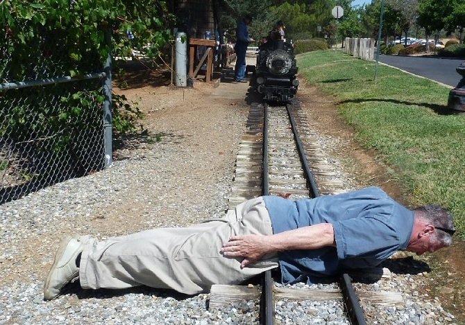 El planking es prácticamente la pionera en lo que a modas absurdas en Internet se refiere