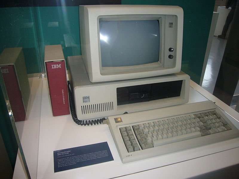 Ordenador IBM de principios de los '80