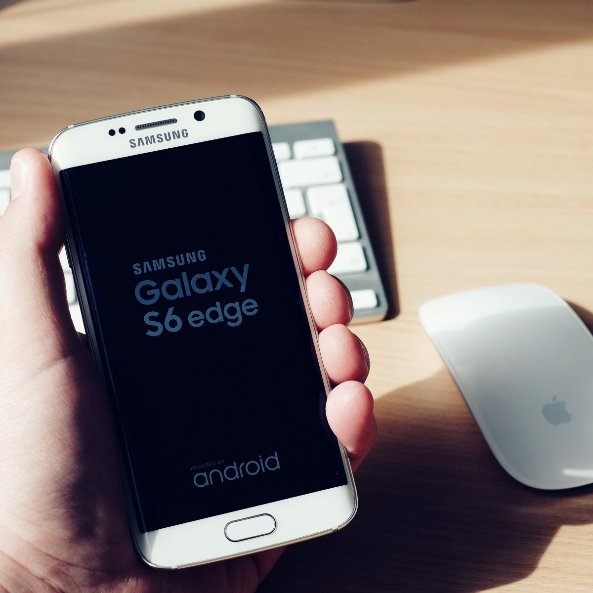 Samsung Galaxy S6 edge, dos bordes curvos en una misma pantalla