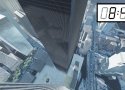 Captura de 08:46, cuando el trabajador se asoma desde la torre norte del WTC