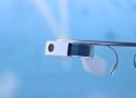 Detalle de la pantalla refractiva de las Google Glass