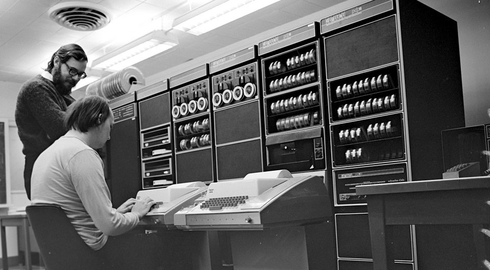 Ken Thompson y Dennis Ritchie, desarrolladores de UNIX