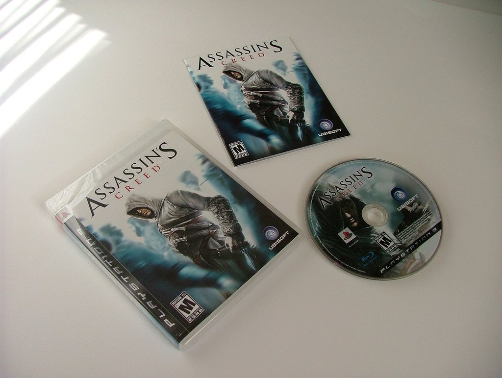 Assassin's Creed con su manual de usuario