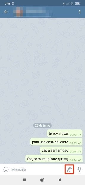 Botón para adjuntar un archivo en Telegram