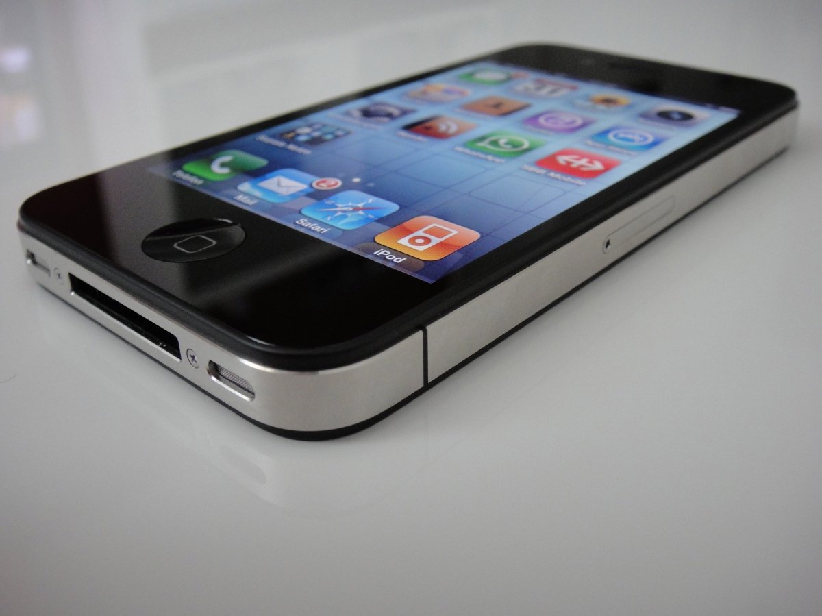El iPhone 4 destacaba por su borde metalizado