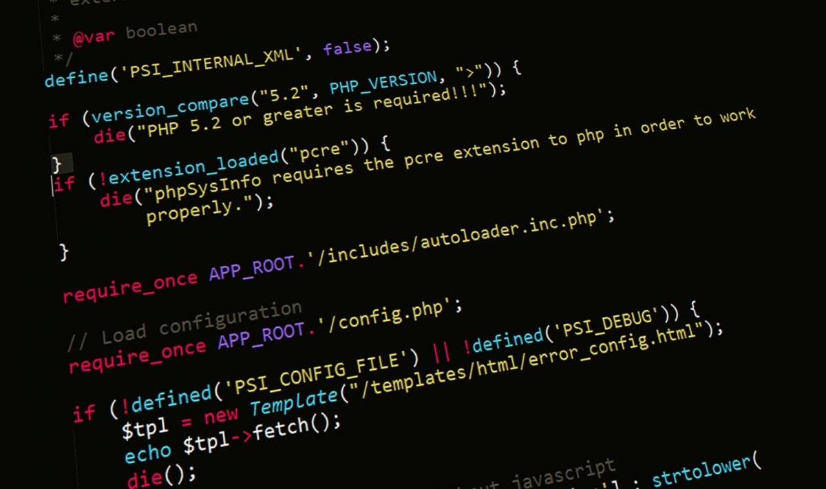 El lenguaje de scripts es interpretado, no necesita ser compilado para su ejecución