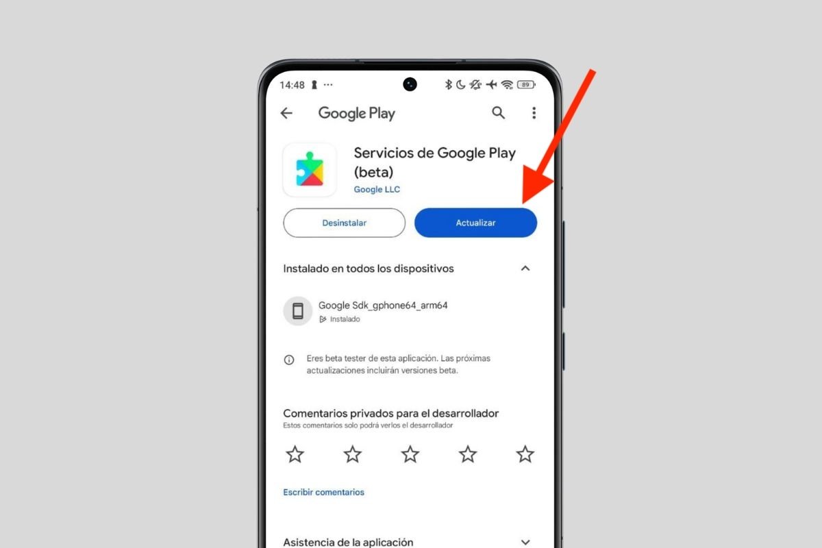 En la ficha de la Google Play Store puedes ver si hay una actualización pendiente