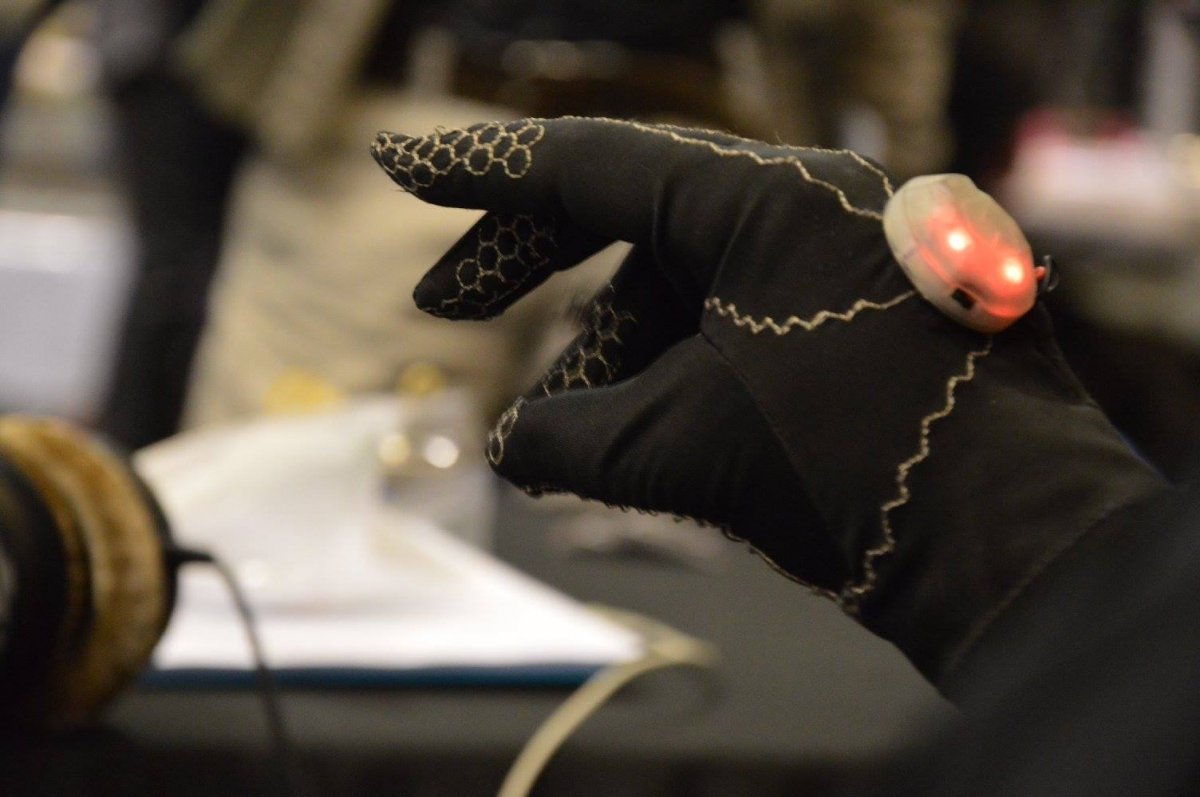 Guantes conectados Specktr en acción