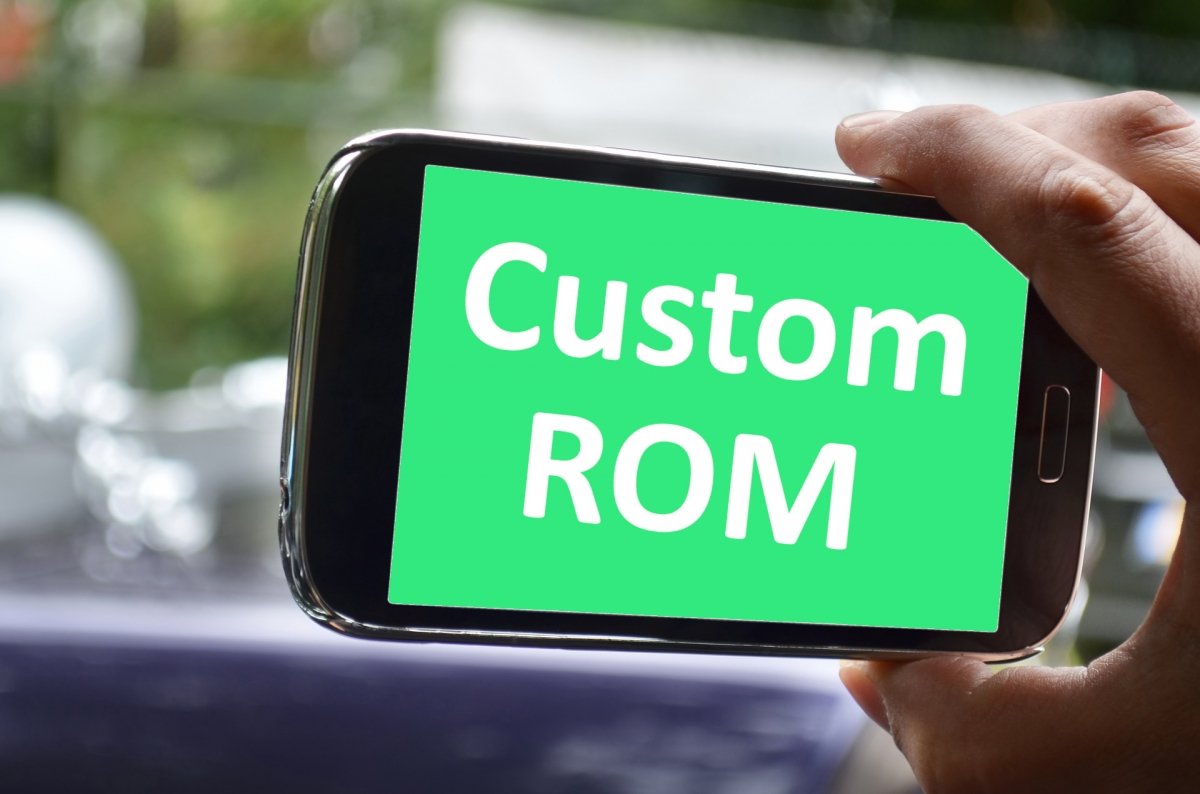 Ilustración de móvil con una Custom ROM