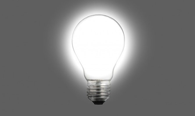 Imagen de una bombilla encendida, símbolo del nacimiento de una idea