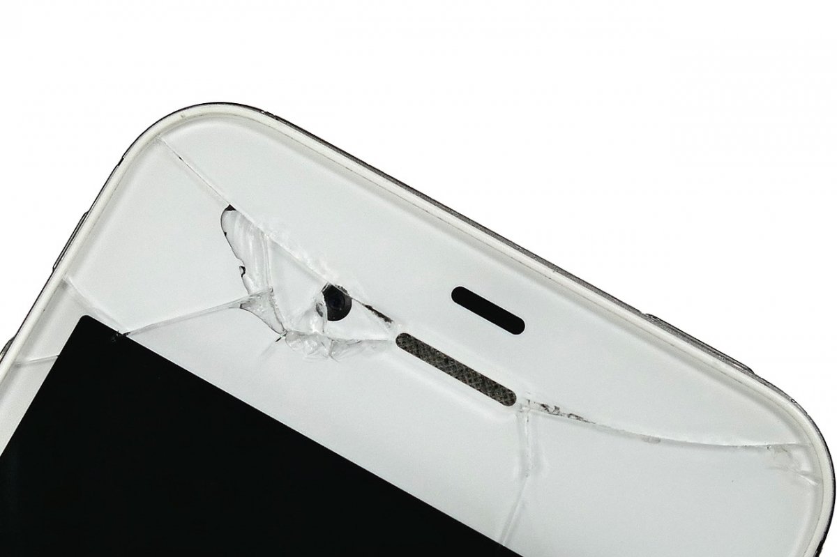 iPhone con la pantalla rota