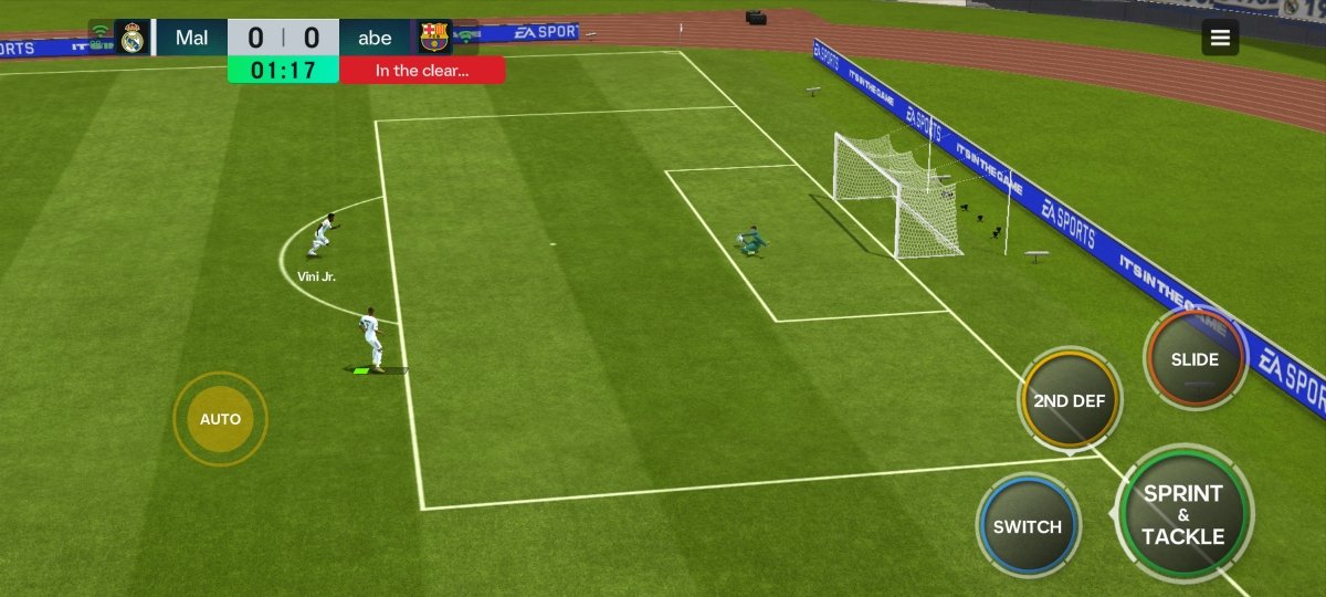 Jugando un partido en EA Sports FC Mobile