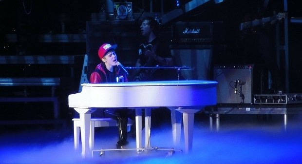 Justin Bieber, haciendo como que canta