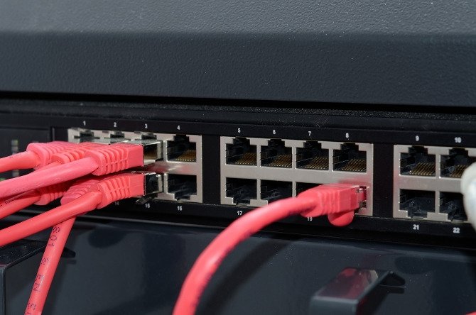 Los ataques DDoS sobrecargan las redes y los servidores