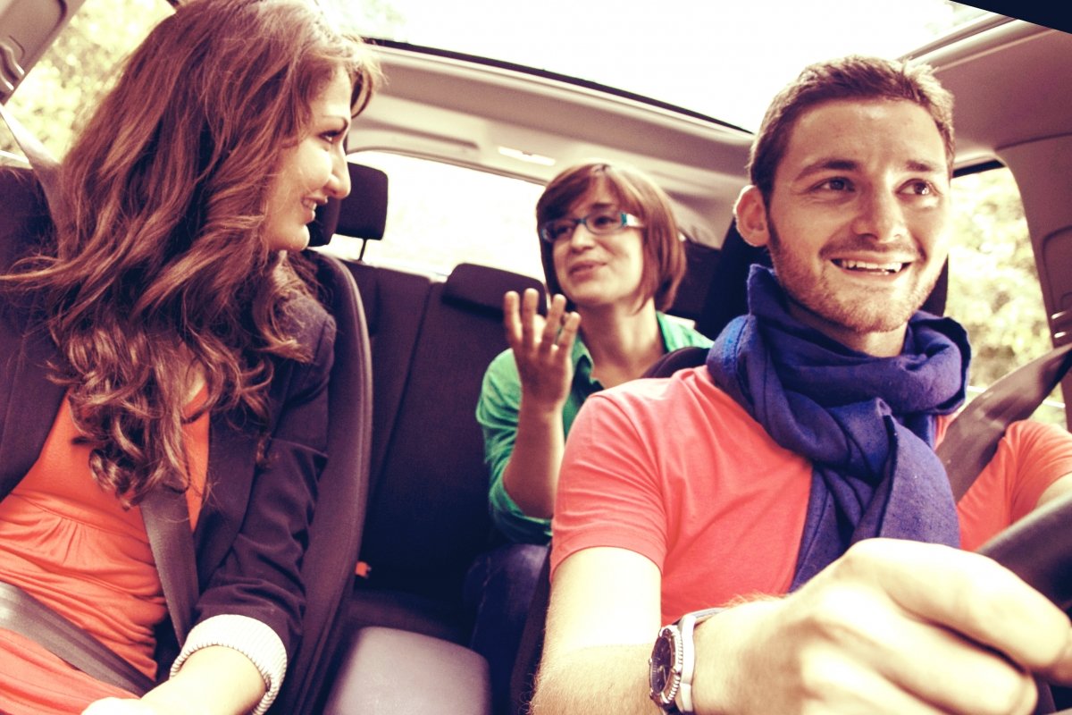 Los usuarios, aseguran, que compartir coche también forja amistades
