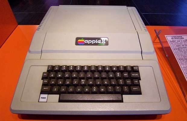Modelo de Apple II expuesto en el Museo de Informática de Paris