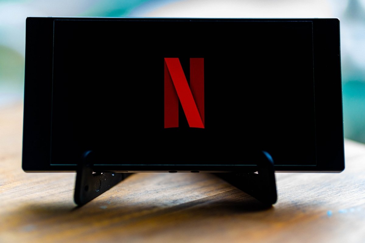 Netflix en Android sobre un soporte