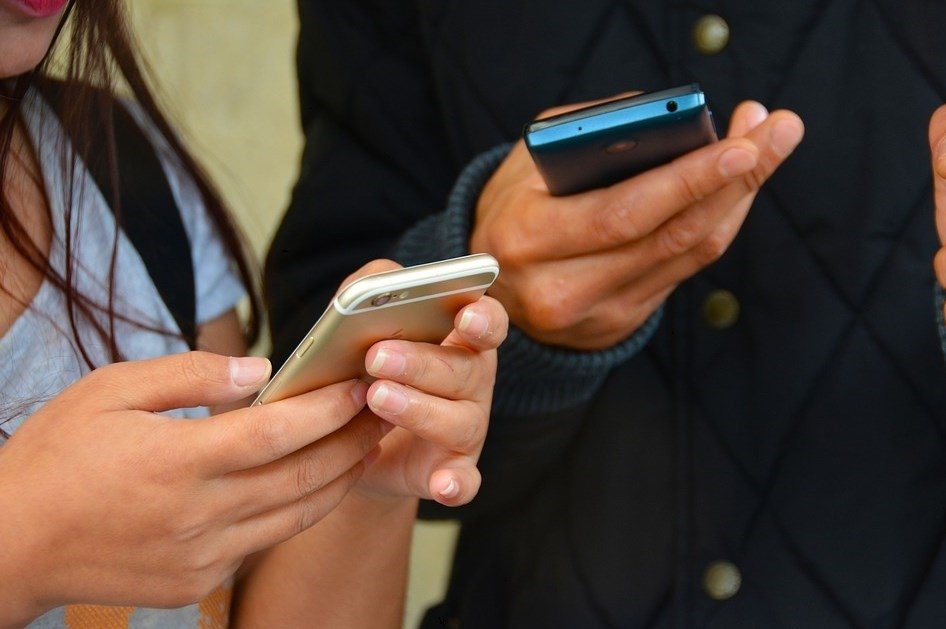 Personas con smartphones