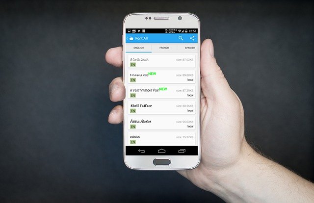 smartphone android ejecutando ifont