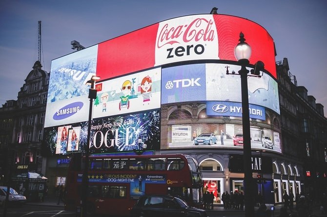Típicas vallas publicitarias de Londres