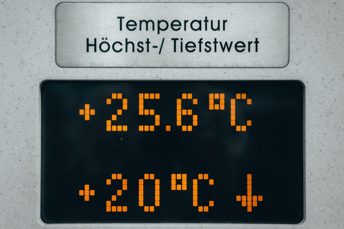 Panel con la temperatura en un sitio público