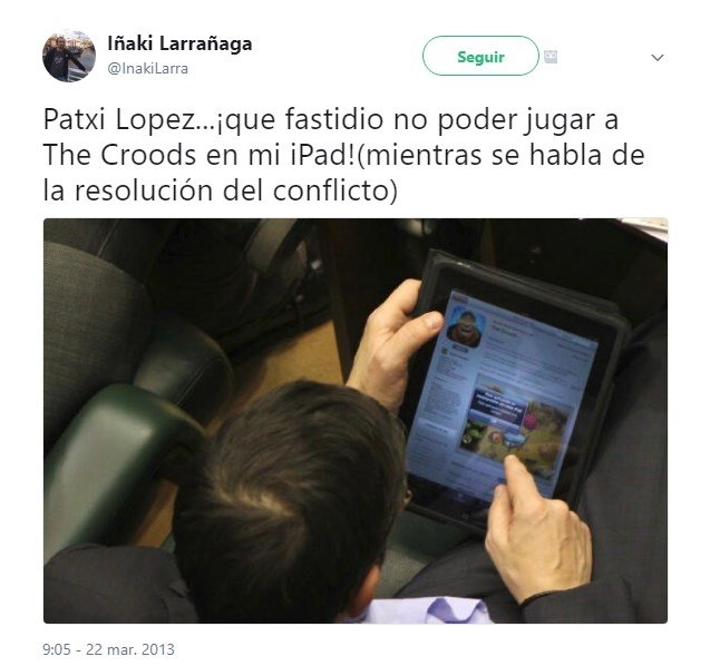Patxi López, descargando The Croods en su iPad