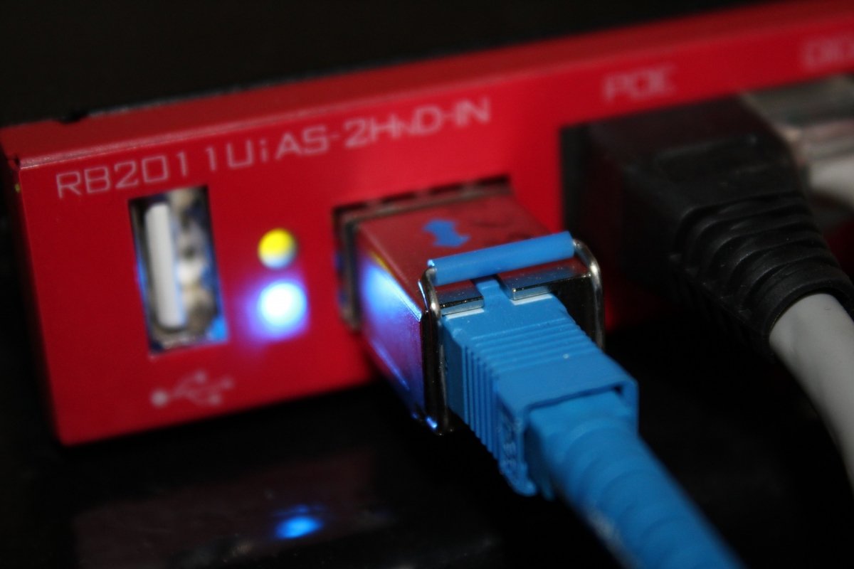 Router y cables de red