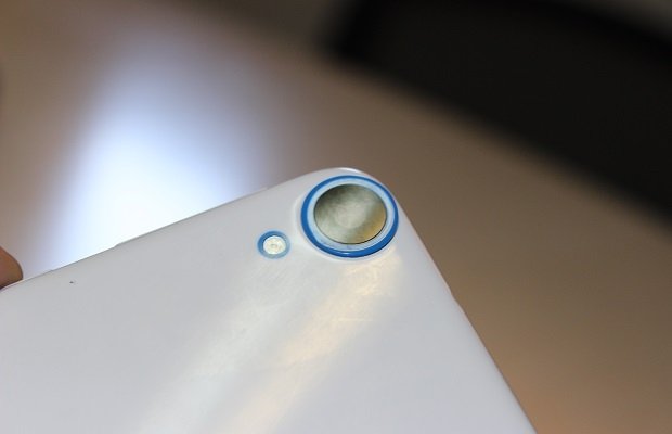 Sensor BSI de 13 Mpx de la cámara trasera del HTC Desire 820