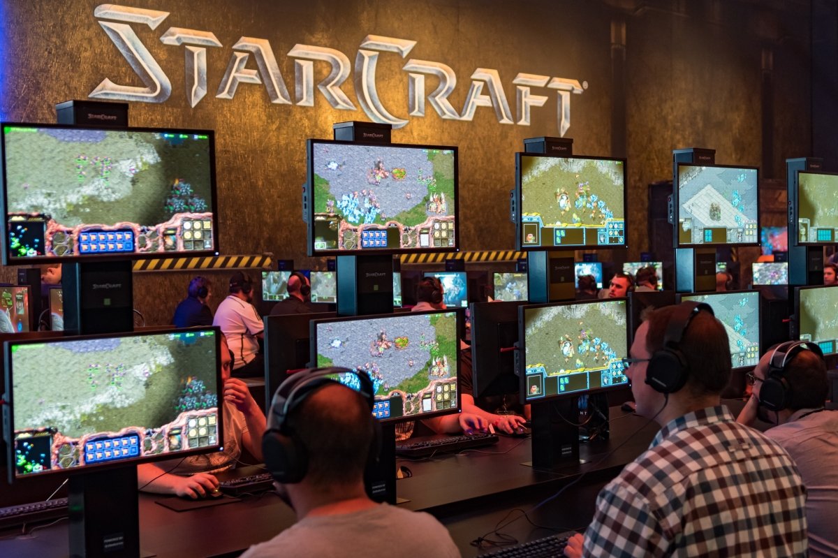 StarCraft, padre de Aeon of Strife