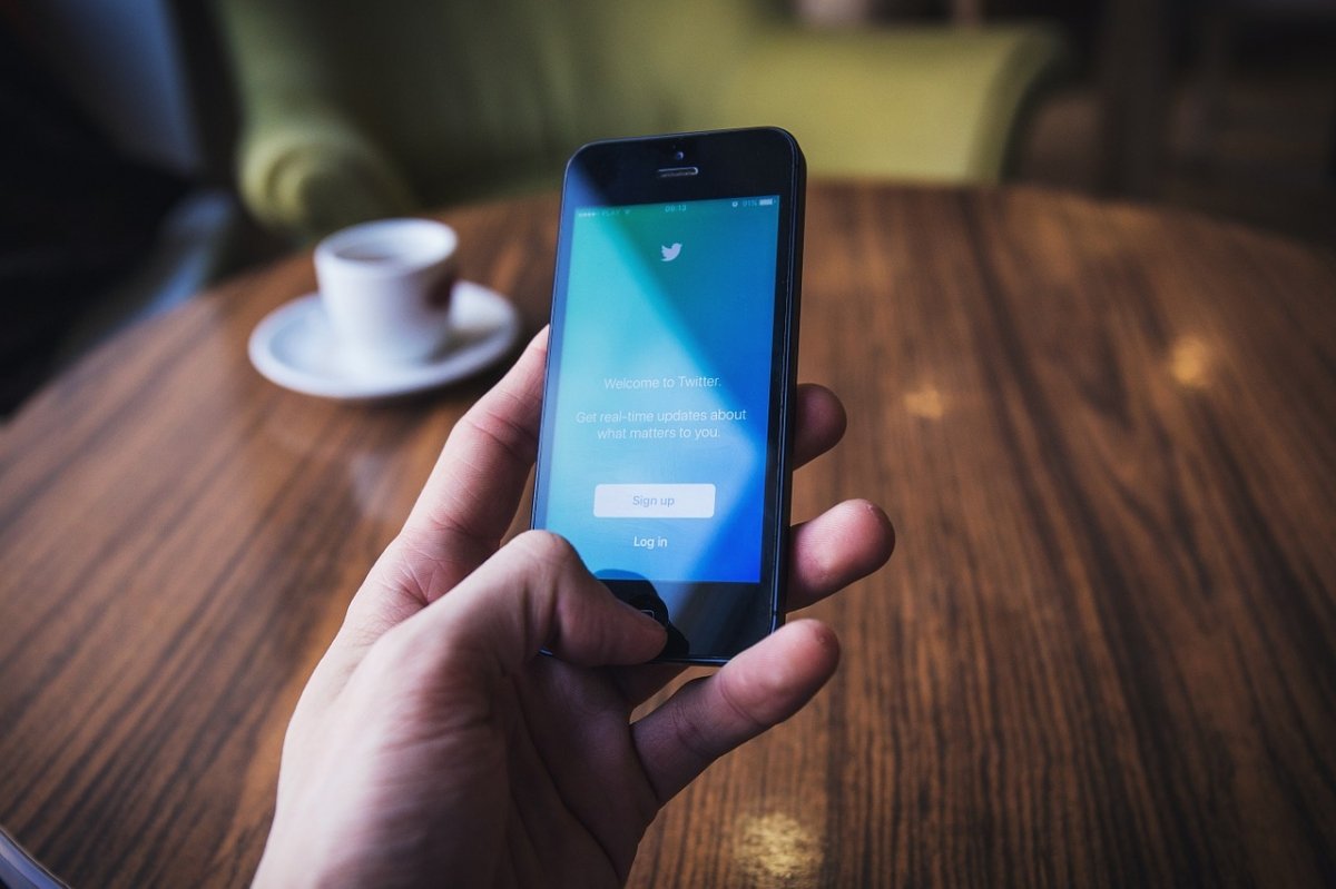Twitter en un teléfono móvil