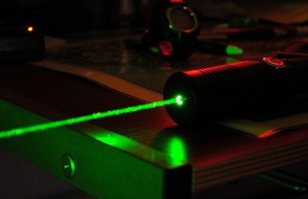 Un láser puede detectar las vibraciones de teclear