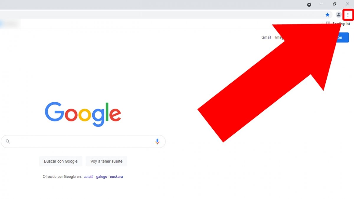 Pulsa en los tres puntos verticales para abrir el menú de Google Chrome