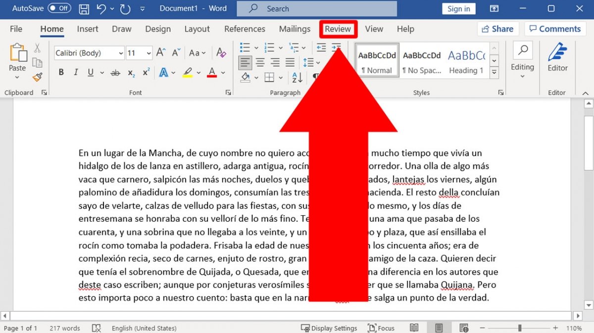 Desde un documento de Word, dirígete a la pestaña Review