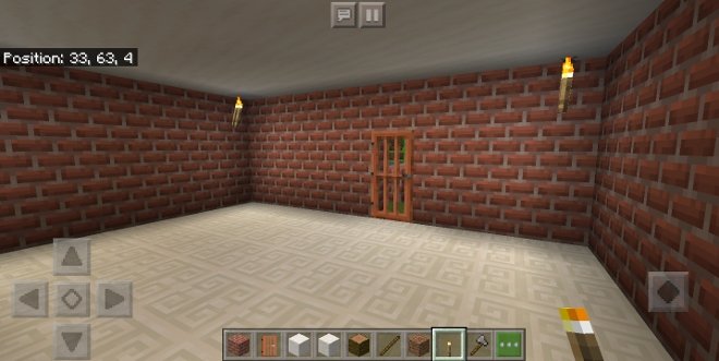 Una casa di mattoni in Minecraft vista dall’interno